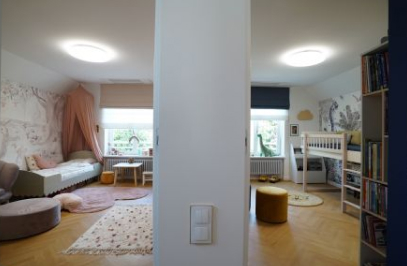 две помещения, разделени със стена